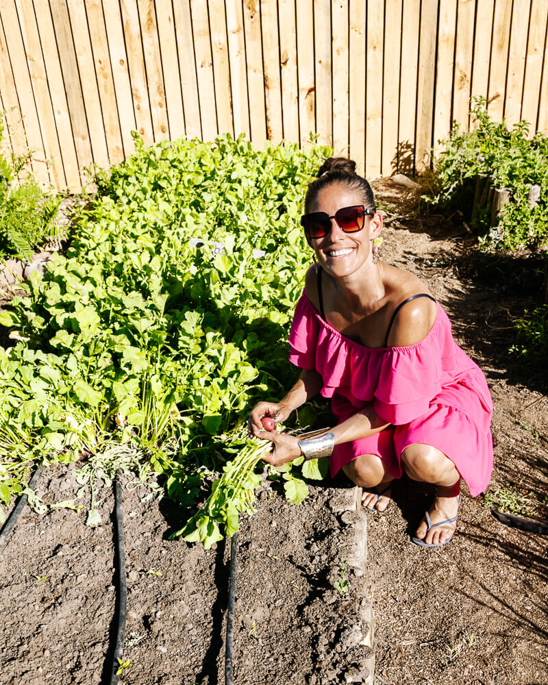 Deborah in moestuin van Viña Vik.