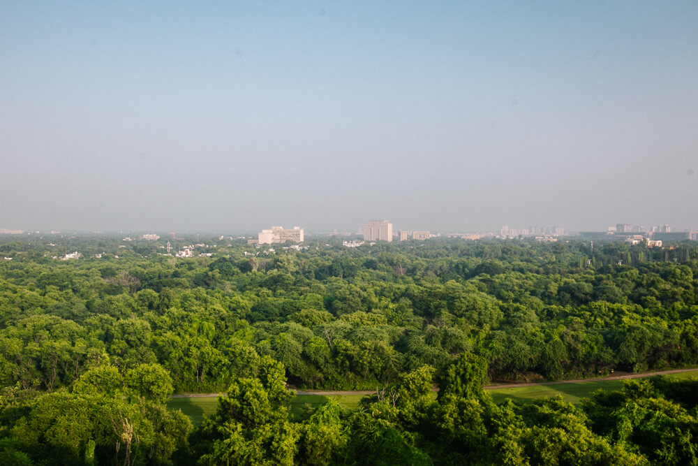 Ontdek mijn reisgids voor wat te doen in New Delhi India met tips voor bezienswaardigheden, leuke wijken, hotels, tours en heerlijk eten.