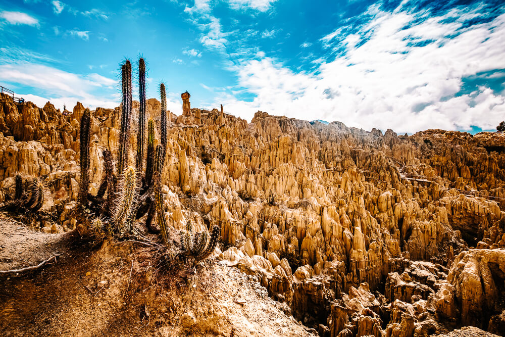 Een van de bezienswaardigheden in La Paz Bolivia die de moeite waard is om te bezoeken, als je toch een beetje natuur zoekt in de drukke stad, is Valle de La Luna.