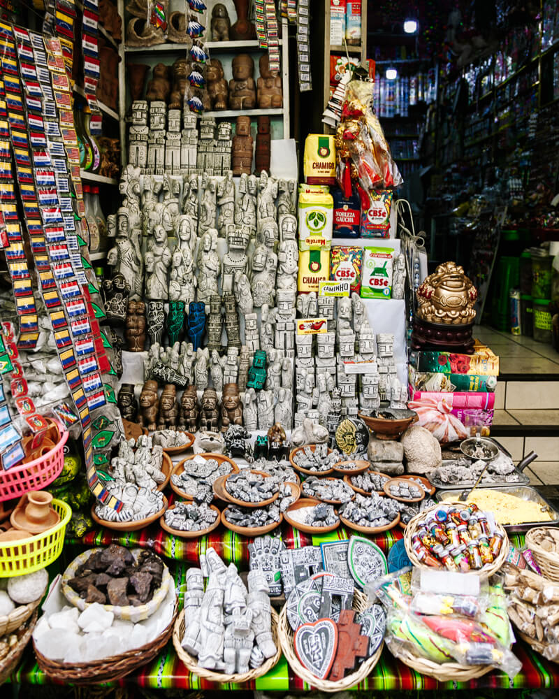 Calle Linares is home to the Mercado de las Brujas, the witch market, a unique mix of stalls that sell souvenirs but at the same time attract countless locals, because of its offerings.