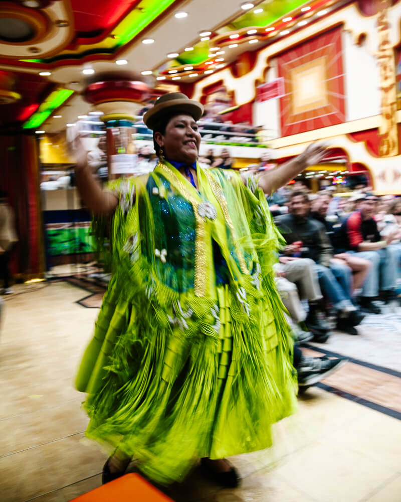 De Fighting Cholitas is een groep vrouwelijke worstelaars die wekelijks te zien is in El Alto.