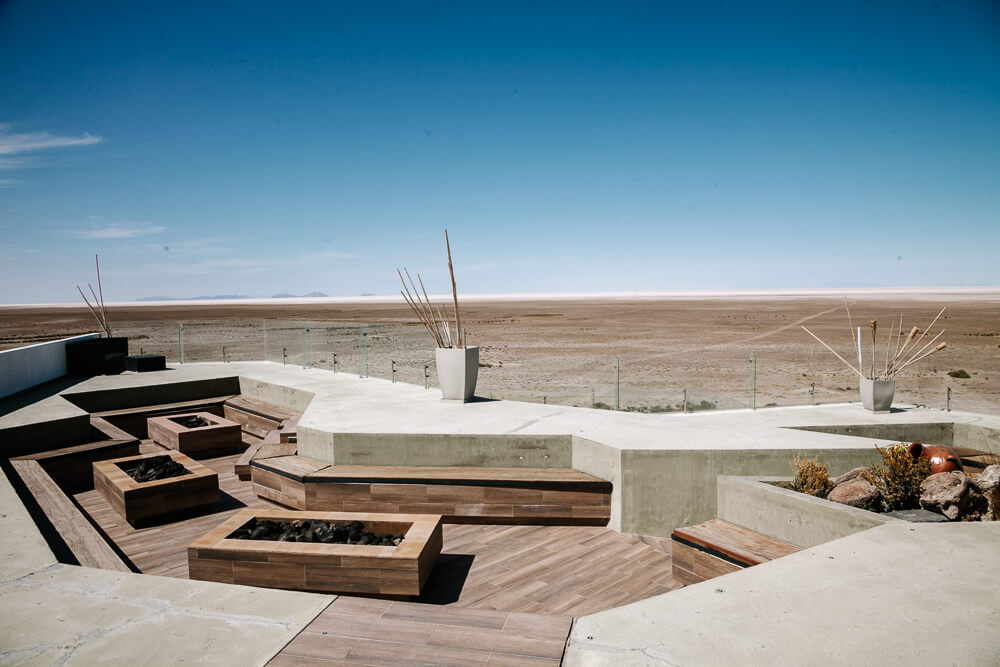 Luna Salada hotel has a unique terrace with a view of the Uyuni salt flats in Bolivia. 