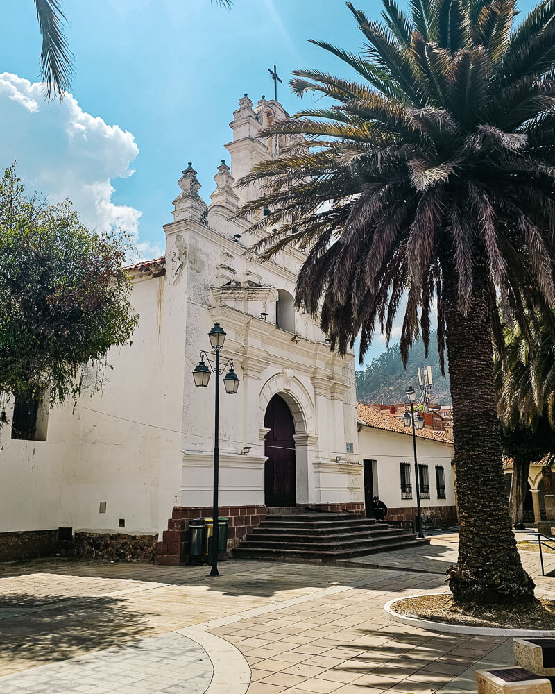 Sucre in Bolivia offers many churches, such as the Iglesia San Fransisco, Santo Domingo, San Lazaro, Santa Teresa, La Merced and Santa Clara.