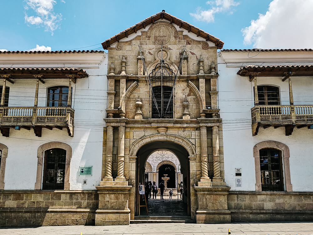 One of the best things to do in Sucre Bolivia, when you are interested in the history, is to visit La Casa de La Libertad. 