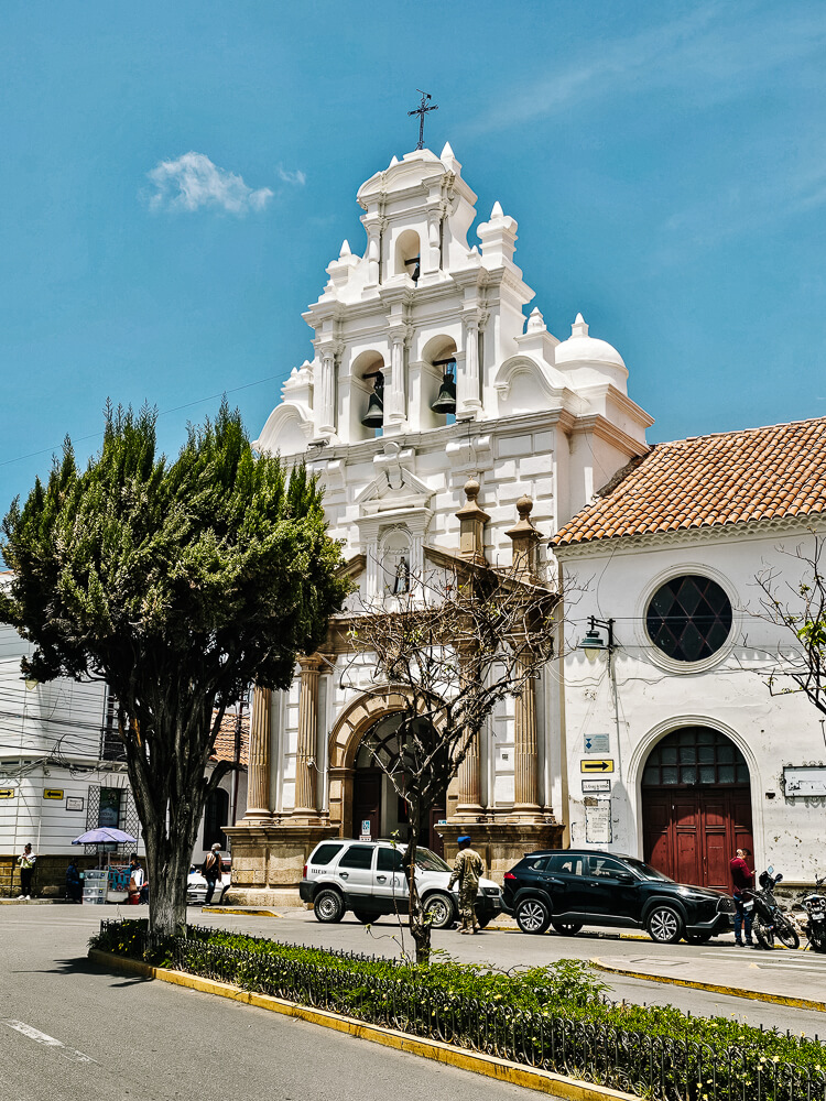 Sucre in Bolivia offers many churches, such as the Iglesia San Fransisco, Santo Domingo, San Lazaro, Santa Teresa, La Merced and Santa Clara.