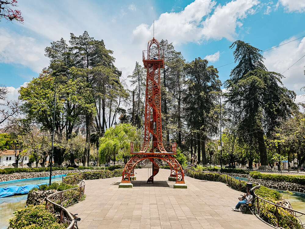 One of the nicest places in Sucre Bolivia to relax is Parque Bolivar, a family park, a few blocks away from Plaza 25 de Mayo. 