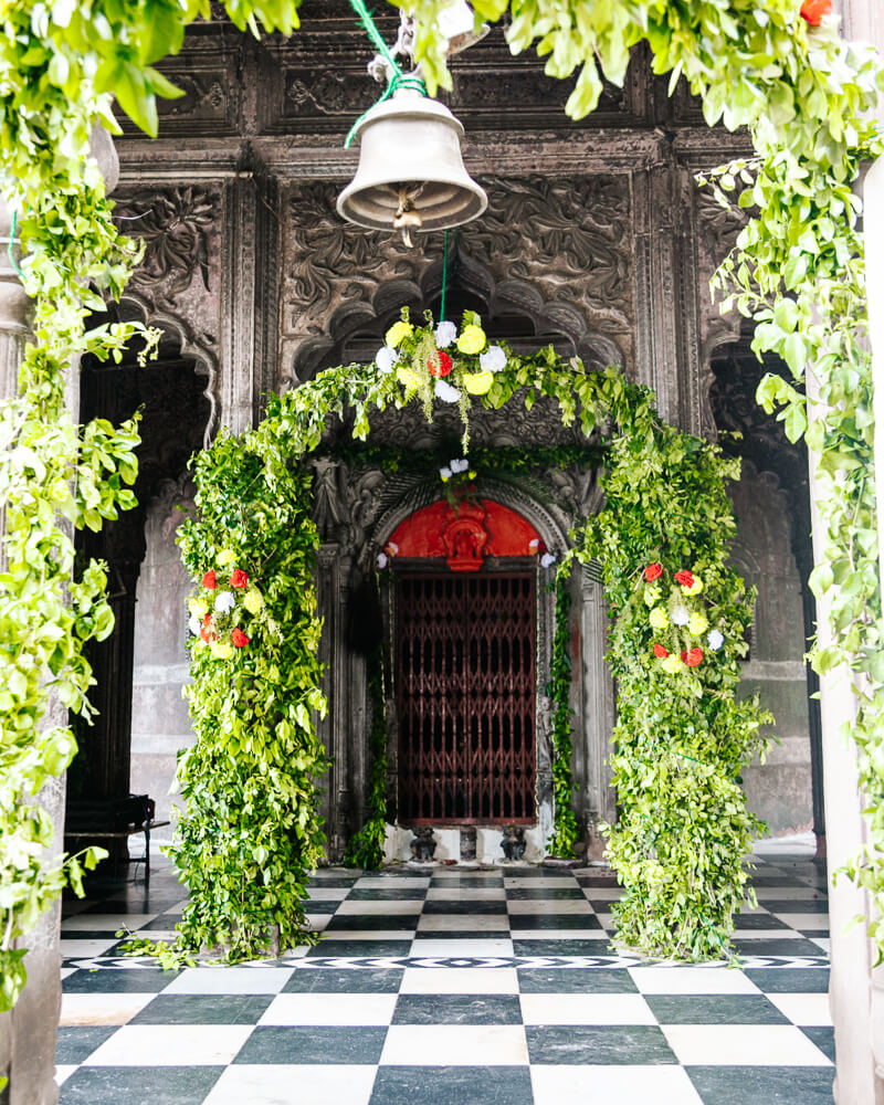 Het aantal tempels en heilige bezienswaardigheden in Varanasi India is ontelbaar.