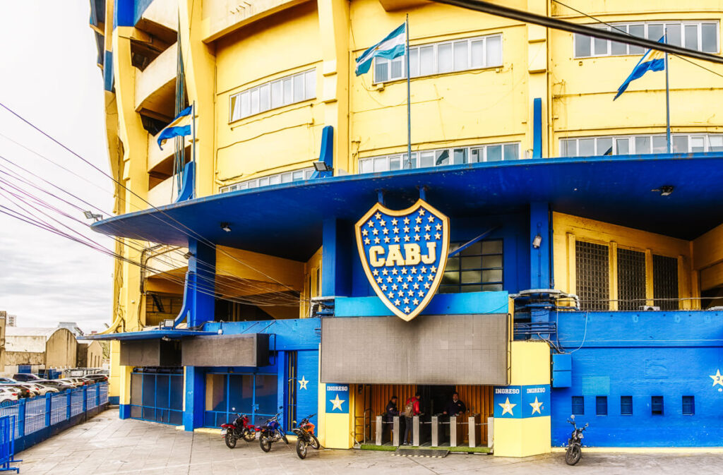 Een tour door La Bombonera, het stadion van Boca Juniors is een van de leukste tours in Buenos Aires voor voetballiefhebbers.