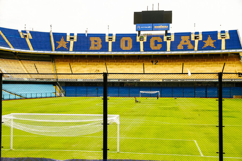 Een tour door La Bombonera, het stadion van Boca Juniors is een van de leukste tours in Buenos Aires voor voetballiefhebbers.