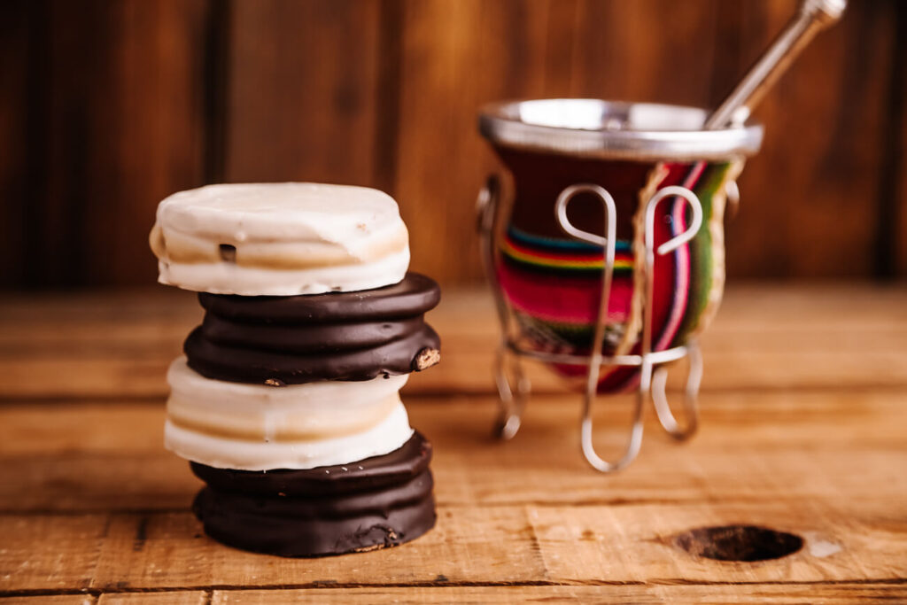 Alfajores en mate.