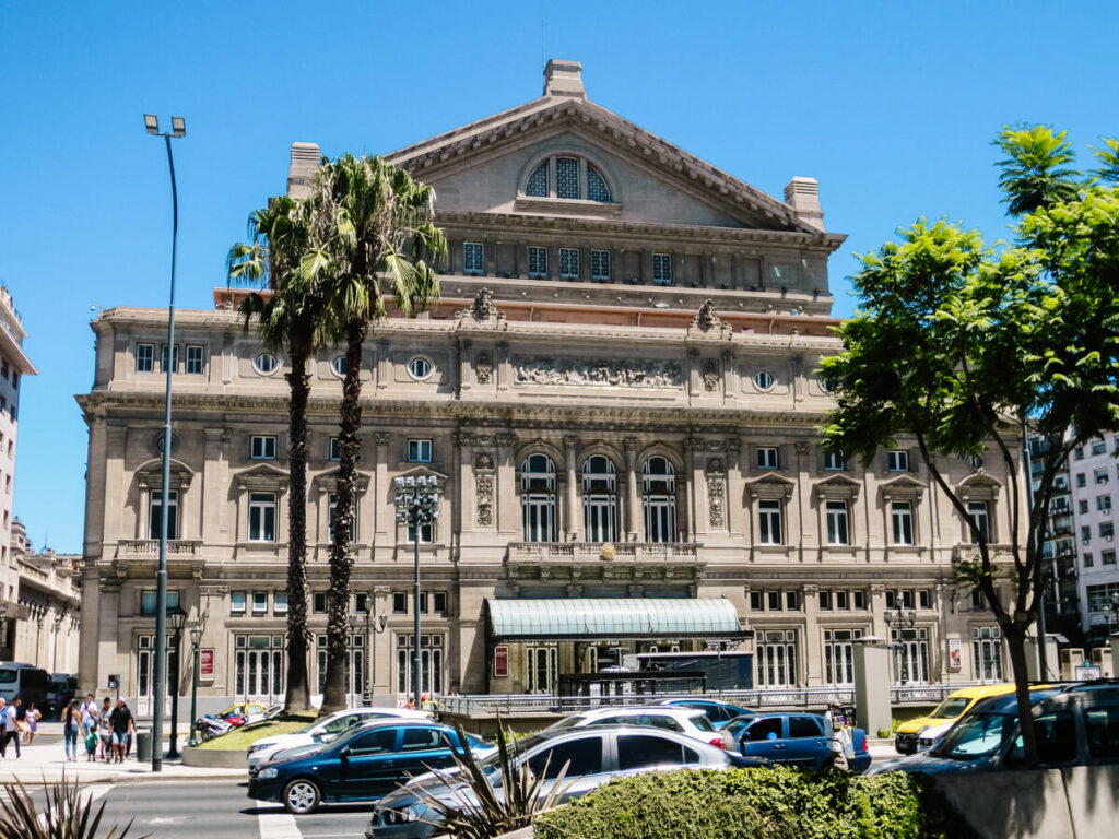 Het Teatro Colón wordt gezien als een van de mooiste operahuizen ter wereld en bezienswaardigheden in Buenos Aires als je van kunst en cultuur houdt. 