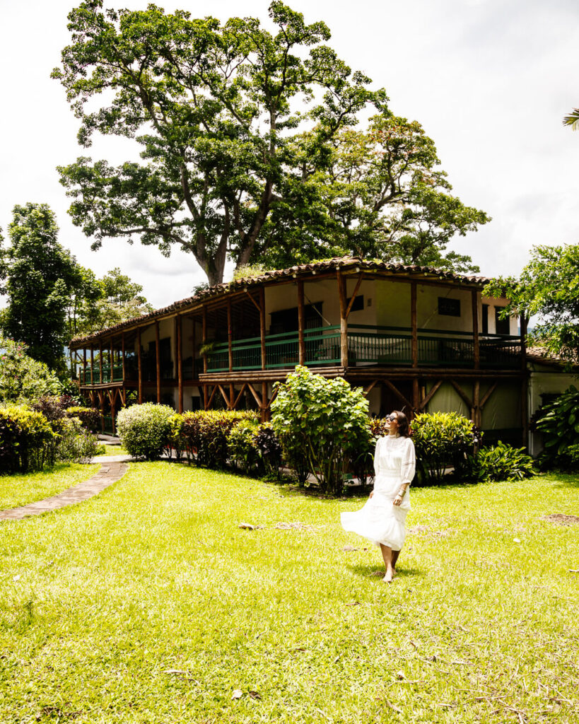 Deborah voor Hacienda Bambusa Colombia. een voormalige finca omgetoverd tot boutique hotel