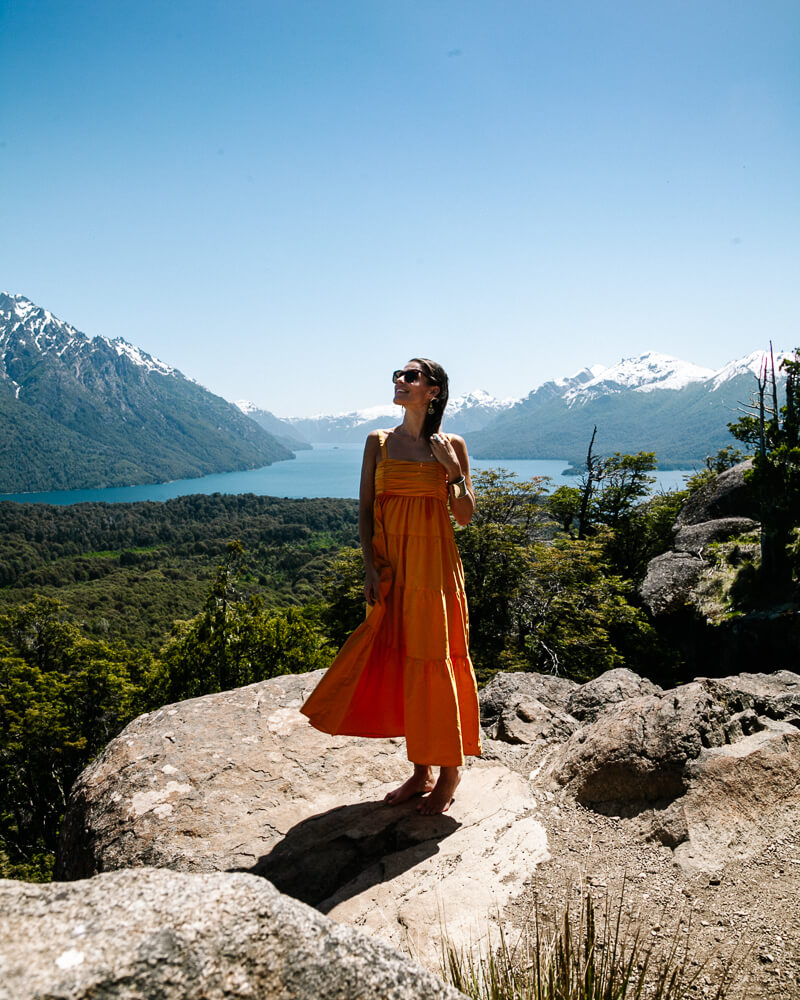 Deborah bij uitzicht Cerro Llao Llao, een van de mooiste wandelingen rondom Bariloche Argentinië.