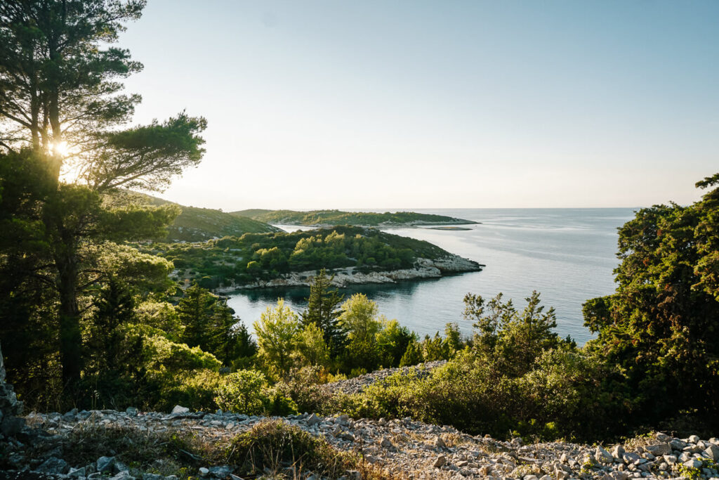 uitzicht van Fort George op eiland Vis