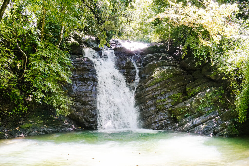 de waterval van Poza azul