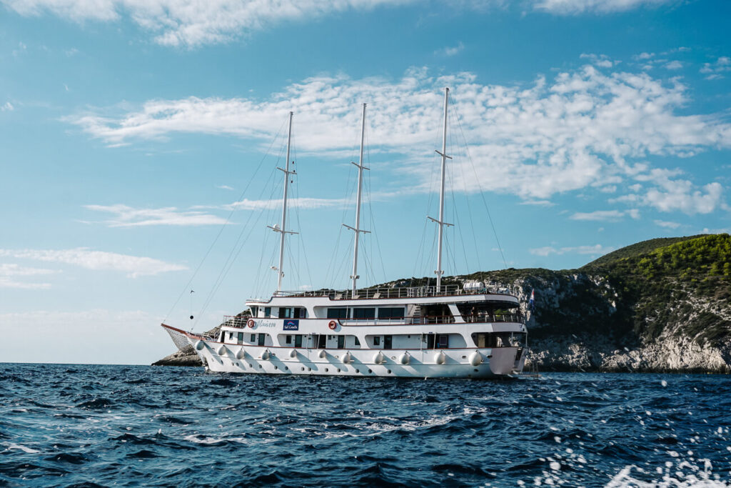 explorer cruise van Sail Croatia