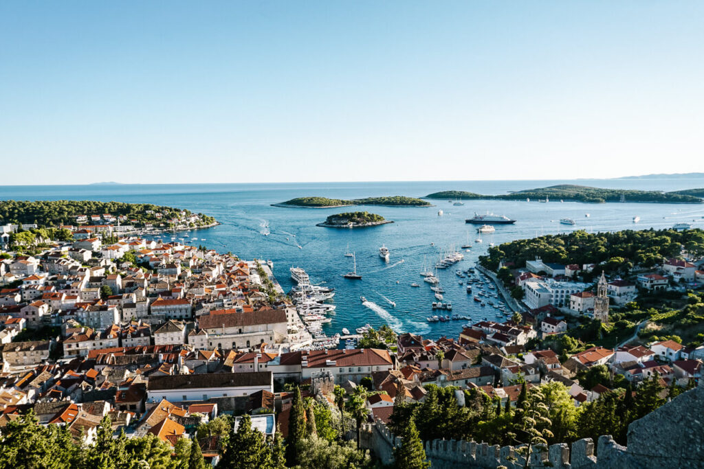 uitzicht van fort in Hvar aan de Dalmatische kust Kroatie 