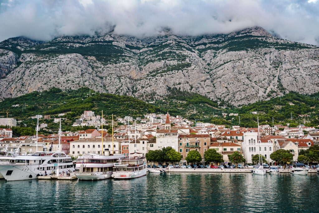 Makarska aan de Dalmatische kust van Kroatie