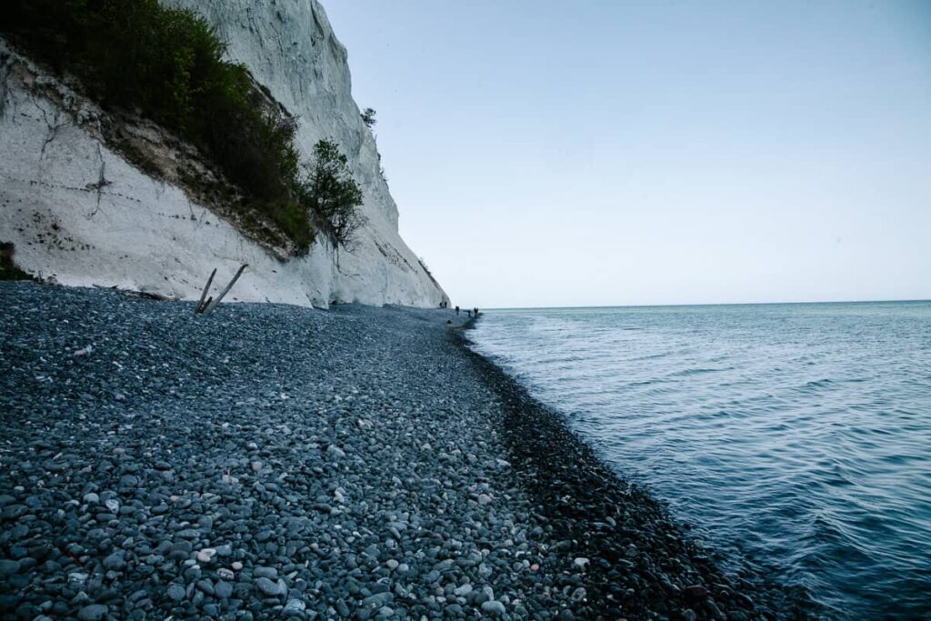 Een van de hoogtepunten in Seeland Denemarken is Møns Klint. Deze imposante kliffen, die 70 miljoen jaar geleden gevormd werden, liggen aan de oostkust van het eiland Mon in Denemarken. 