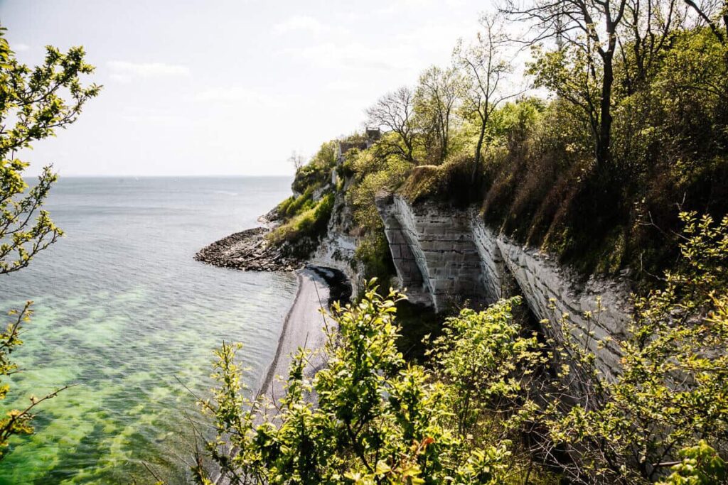 Een indrukwekkende reeks krijtrotsen in Seeland Denemarken is Stevns Klint, met hoogtes tot wel 40 meter. 