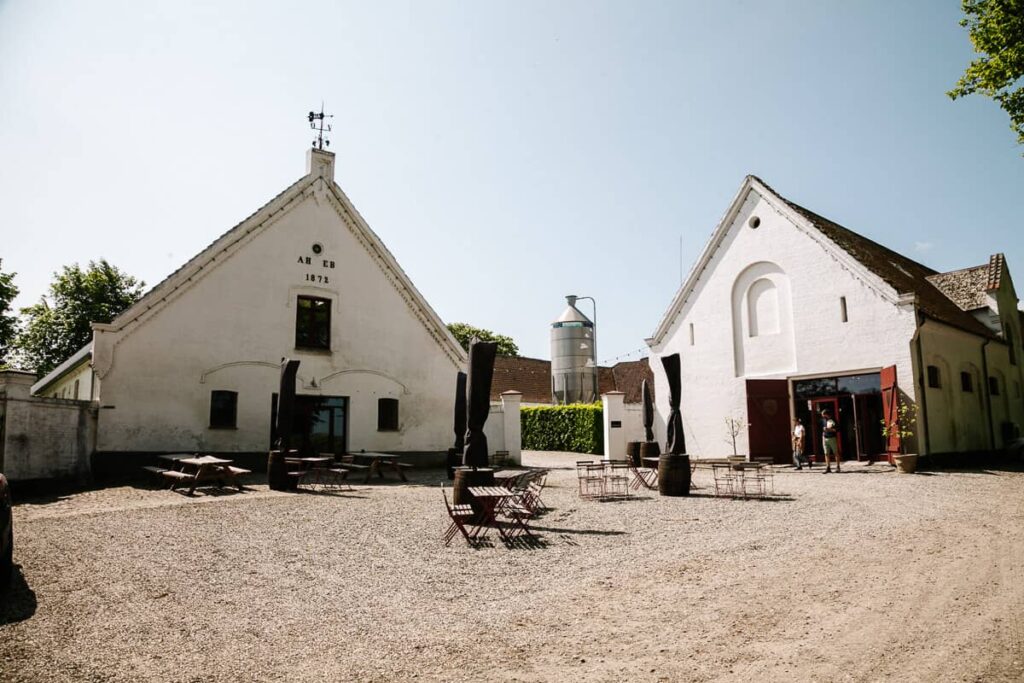 Radius Distillery werk al een paar jaar met gevallen en overtollige appels uit de omgeving. Deze appels worden gebruikt voor de productie van appelwijnen, gin en brandy.