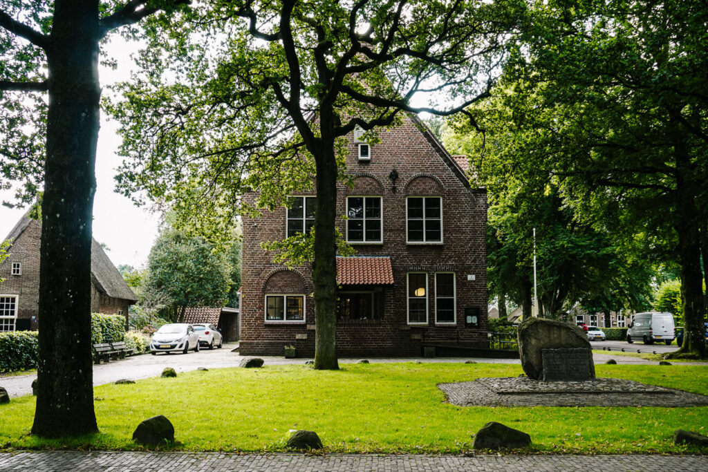 wandel door de Brinkdorpen, een van de typiscche bezienswaardigheden in Drenthe