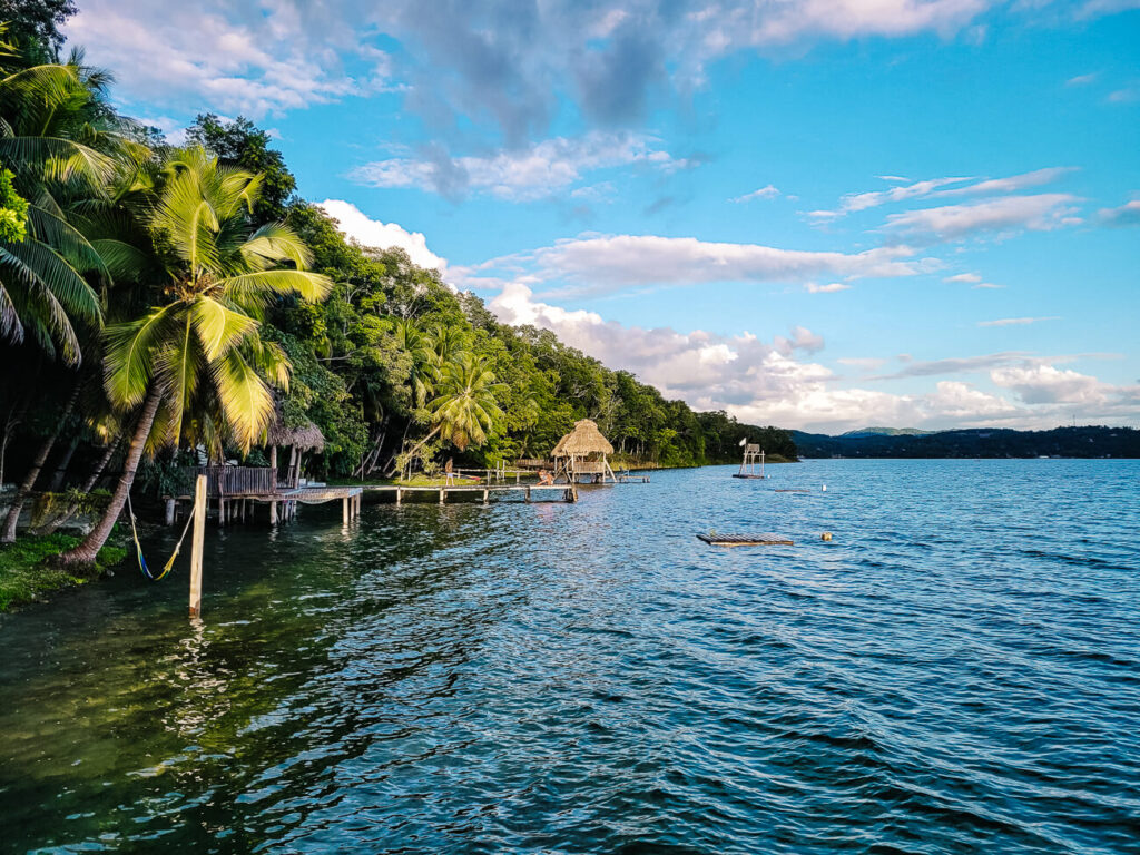 lodge aan peten itza meer | overnachten in peten Guatemala