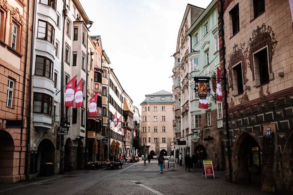 Het is de moeite waard om tijdens je bezoek aan Innsbruck in de winter een stadswandeling te maken