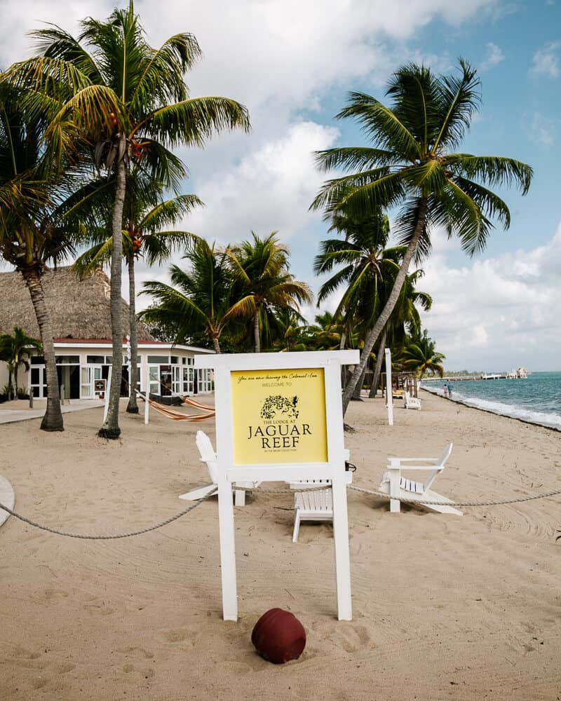 Ontdek The Lodge at Jaguar Reef gelegen aan het strand van Hopkins in Belize.