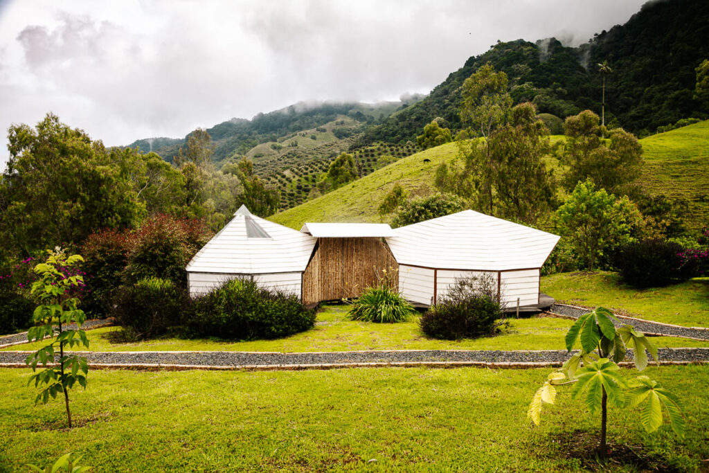 tenten op Lumbre glamping nabij Salento Colombia