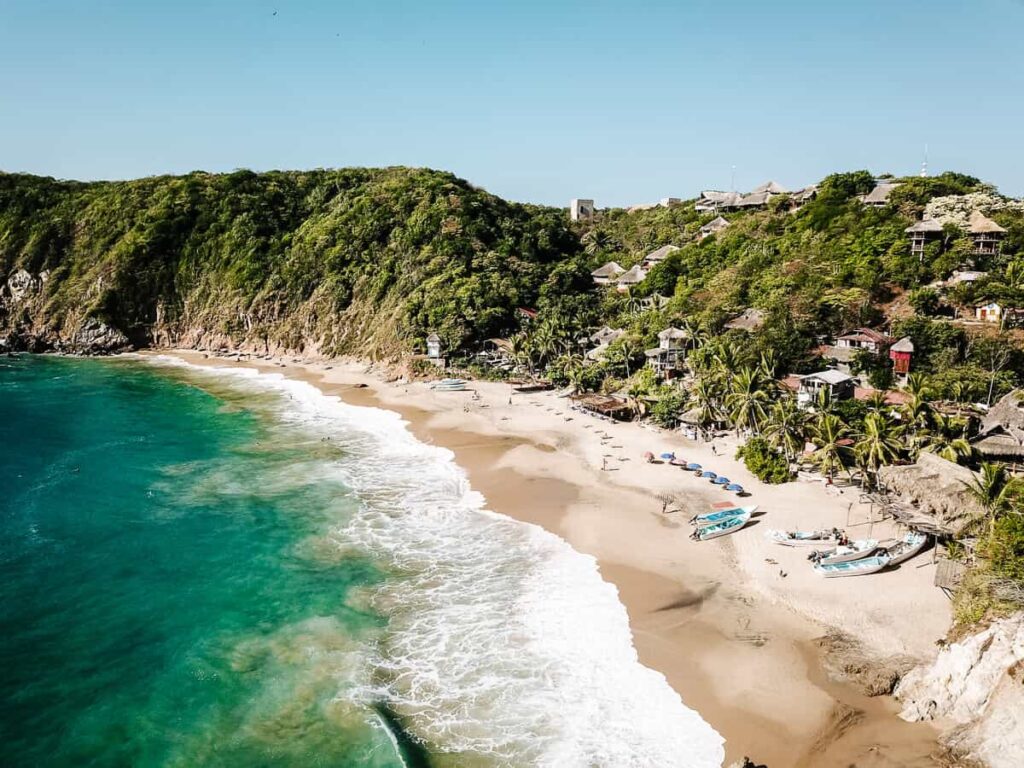 Als je van stranden, een laid back vibe en lekker eten houdt, breng dat een bezoek aan de stranden rondom Oaxaca, aan de Pacifische kust van Mexico. 