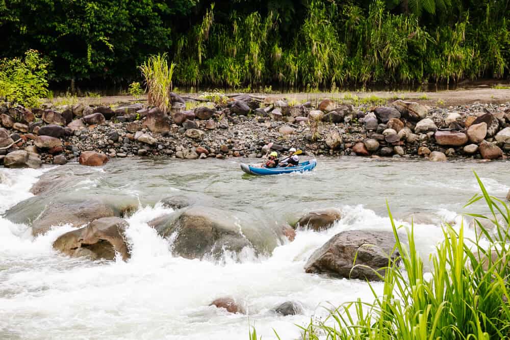 Raften en kayakken kun je op de Río Patate en Rio Pestaza rondom Baños in Ecuador. 