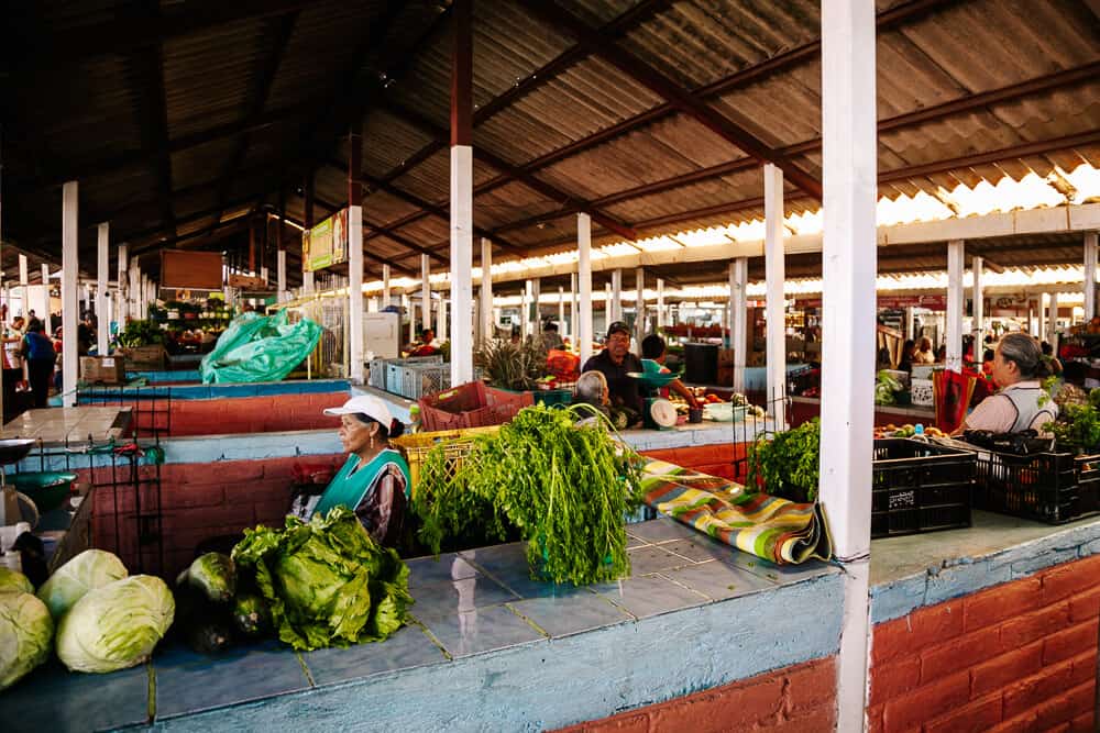 Mercado Tradicional de Pimampiro, een kleine markt in het stadje Pimampiro.