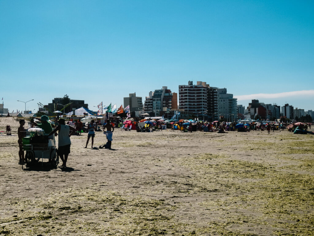 Strand van Puerto Madryn in Argeninie.