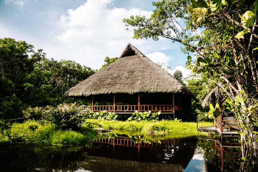 Ontdek Sacha Lodge, aan het Pilchicocha meer, bij Coca, een plek waar je op luxe en comfortabele wijze de Amazone van Ecuador kunt ontdekken.