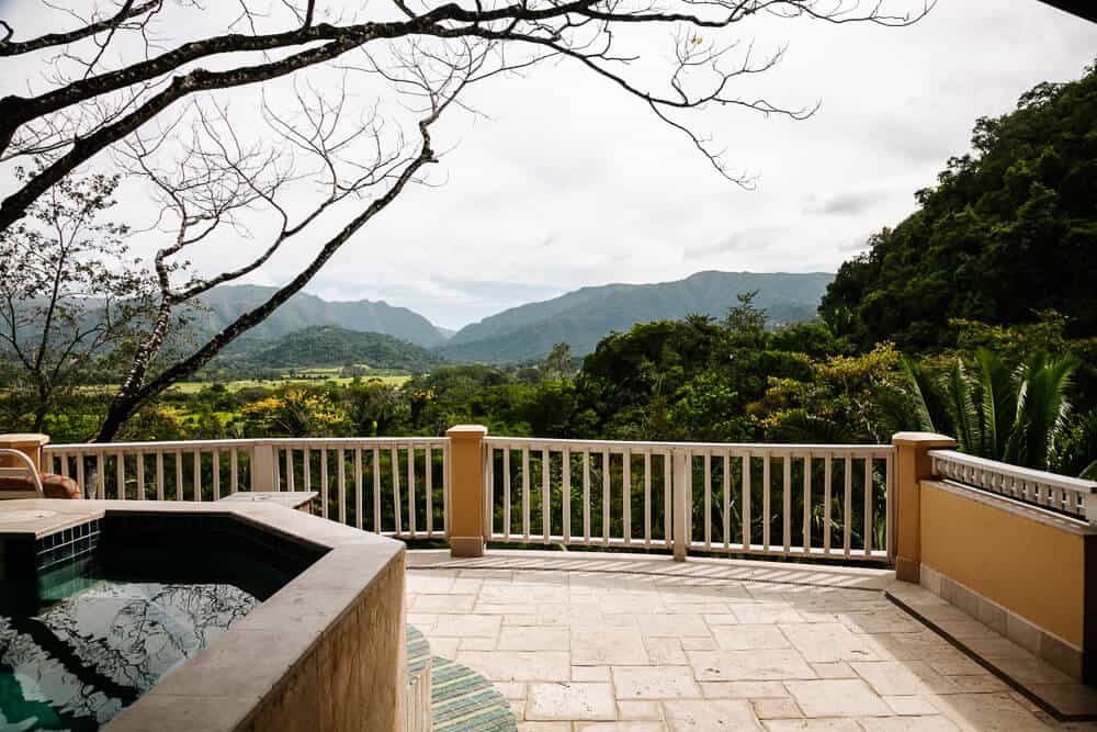 Stijlvol overnachten in het tropische regenwoud van Belize? Ontdek The Rainforest Lodge at Sleeping Giant Belize en de mooie omgeving.