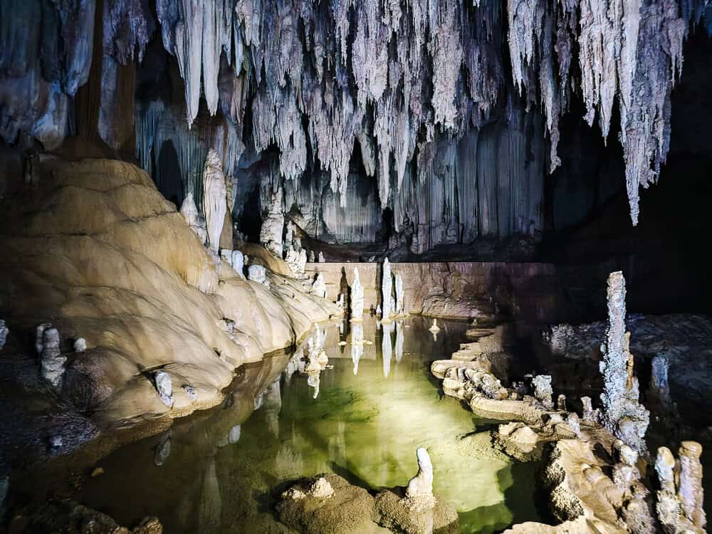 One of the things to do and highlights in Belize is the ATM cave, a former ceremonial cave of the Maya and today a special archaeological site. 