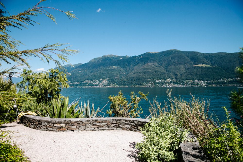 paden in botanische tuin in Ticino Zwitserland