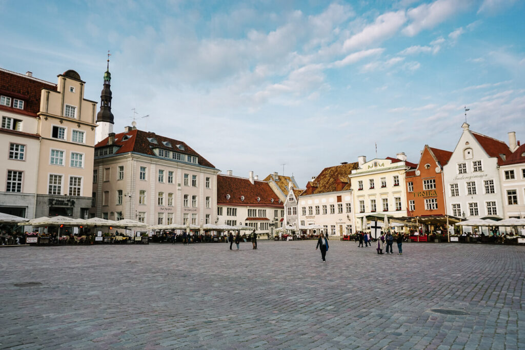 Raekoja Plats, een van de top bezienswaardigheden in Tallinn Estland