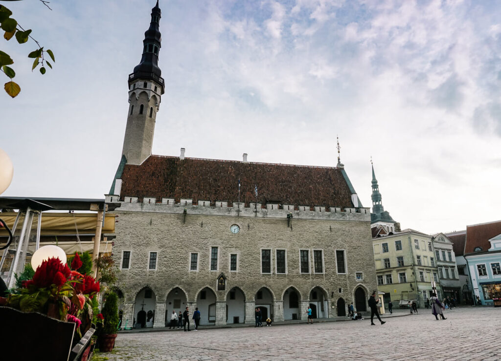 Raekoja Plats, een van de top bezienswaardigheden in Tallinn Estland