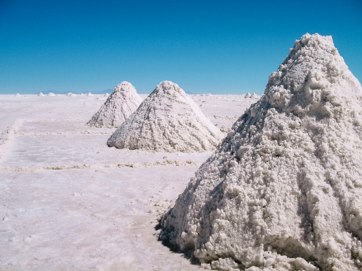 There are several villages around the salt flat, living from the salt production, such as the village of Colchani. 