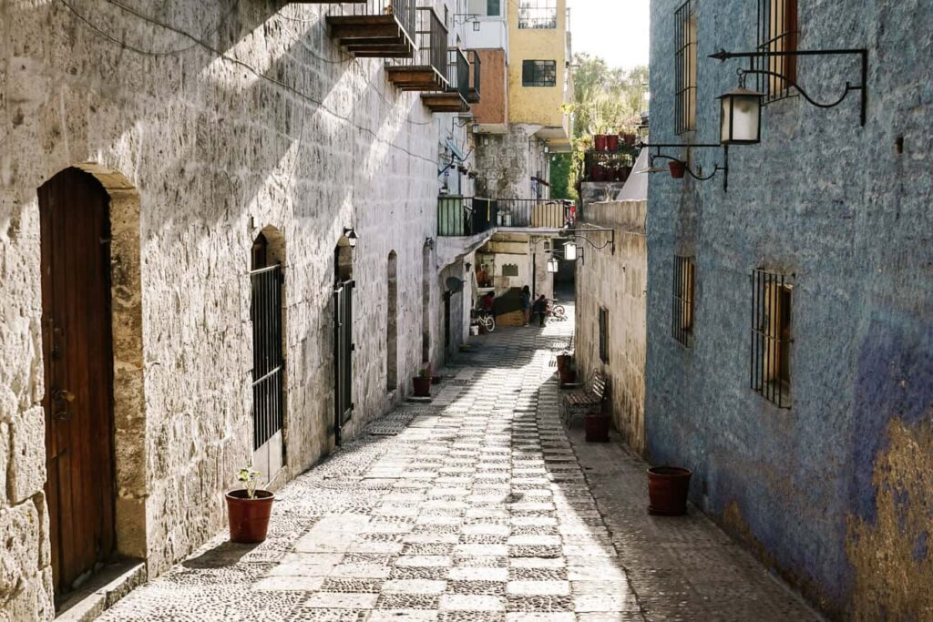 Een van de bezienswaardigheden in Arequipa die je niet mag missen als je van fotograferen houdt, is Callejón de Solar. 