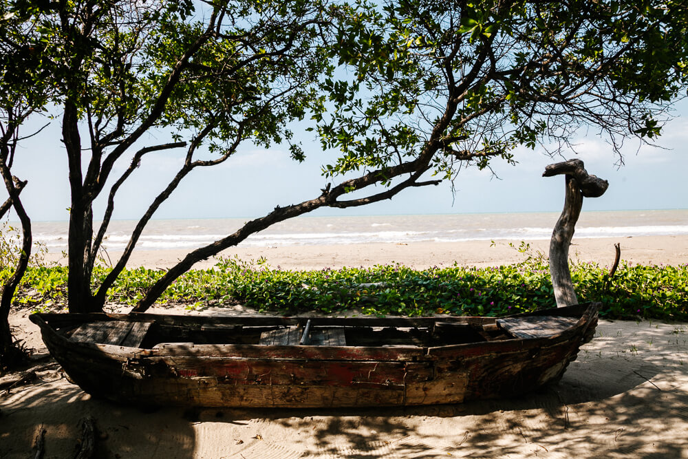 Strand van Awatawaa Ecolodge.