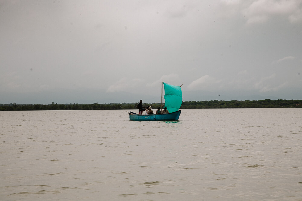 Lokaal bootje in Santuario de Fauna y Flora Los Flamencos, in La Guajira Colombia.