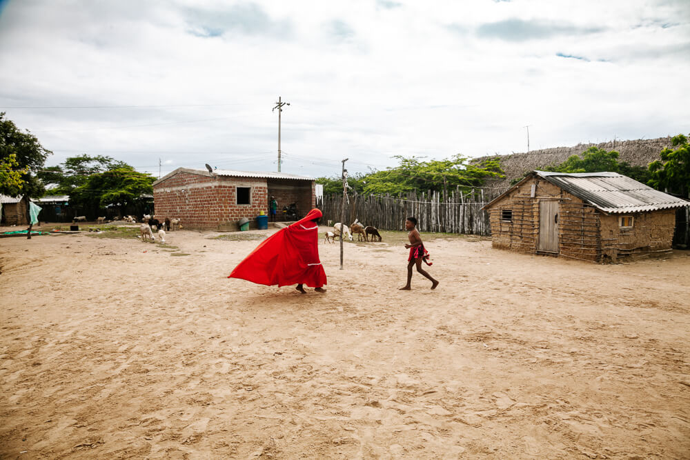 Majayura, een rituele paringsdans van de jonge maagd bij een Wayuu gemeenschap in La Guajira Colombia.