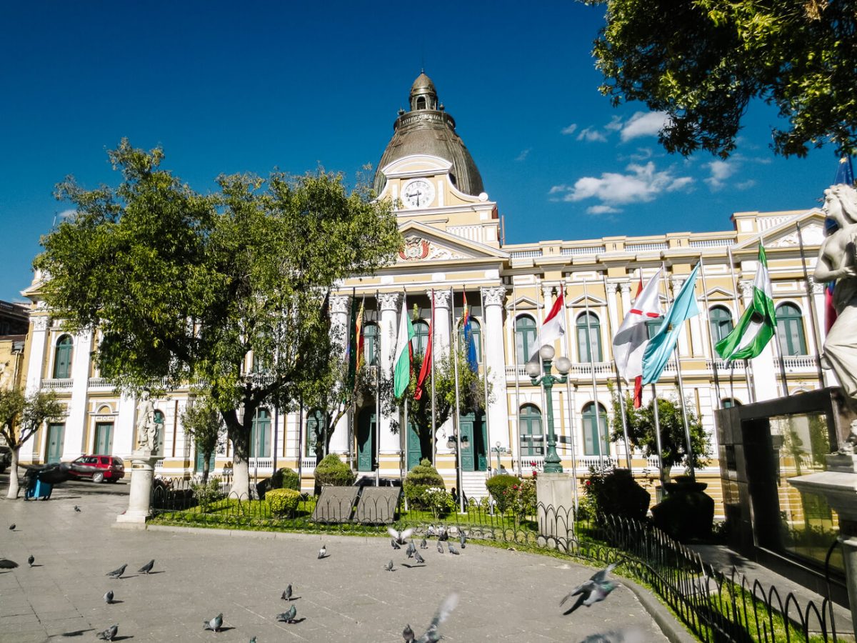 Plaza Murillo is named after Bolivian independence hero Pedro Domingo Murillo and surrounded by a number of important sights such as the presidential palace, the congress building and the cathedral. 