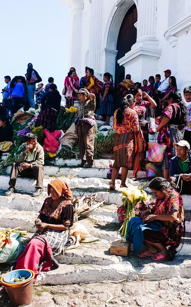 Every Thursday and Sunday, the city of Chichicastenango, is one large and colorful event. Then the famous market of Chichicastenango takes places.