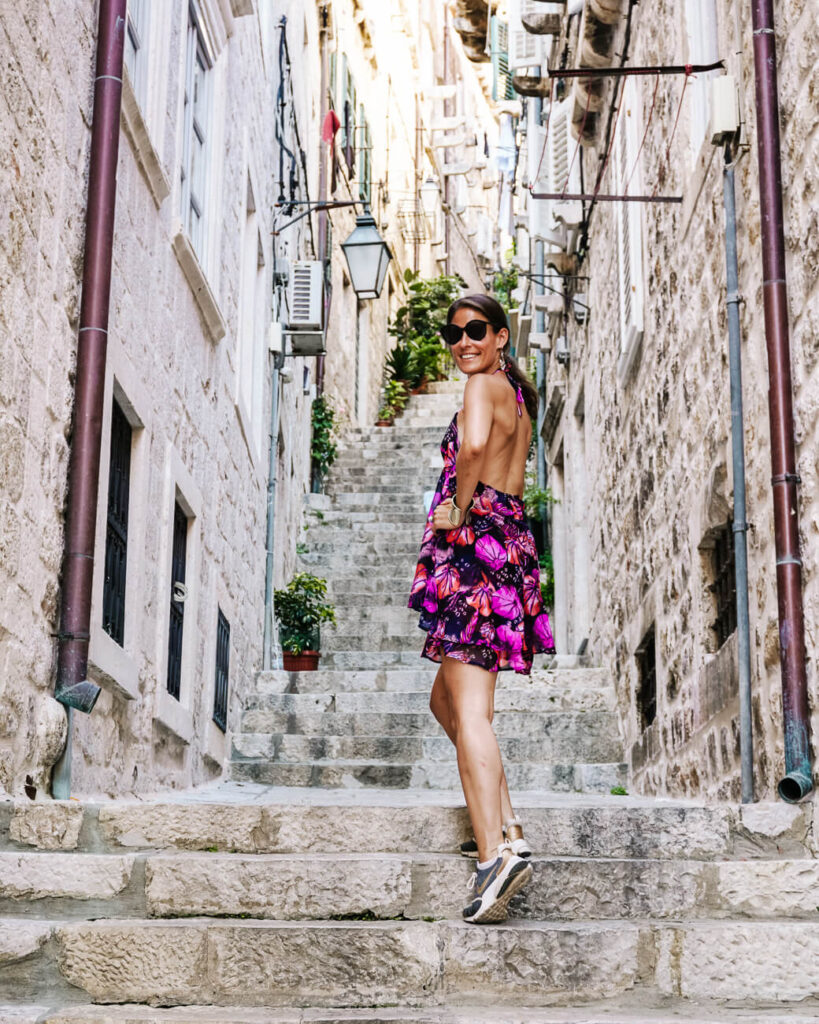 Deborah in straatje van Dubrovnik