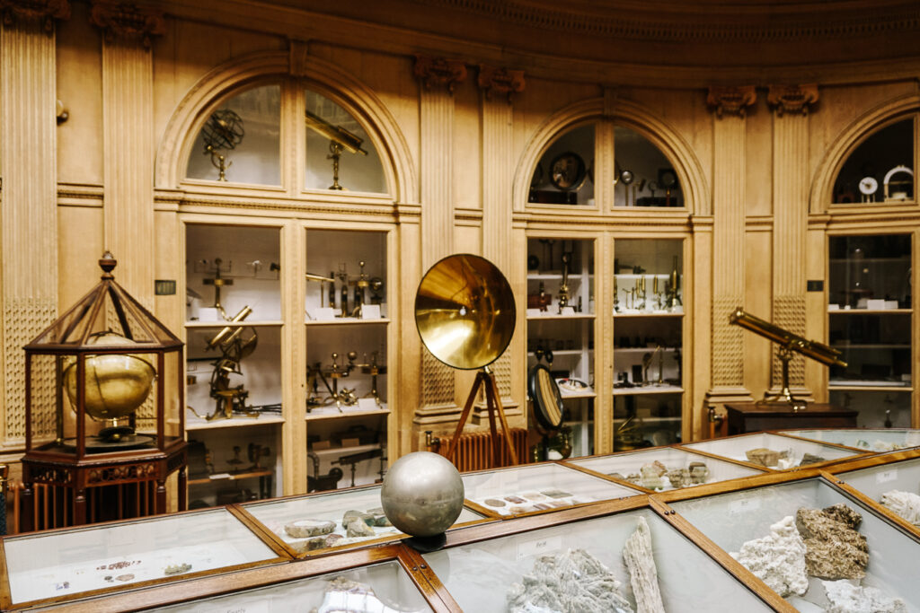 Het Teylers museum is het oudste museum van Nederland en een van de culturele bezienswaardigheden in Haarlem. 