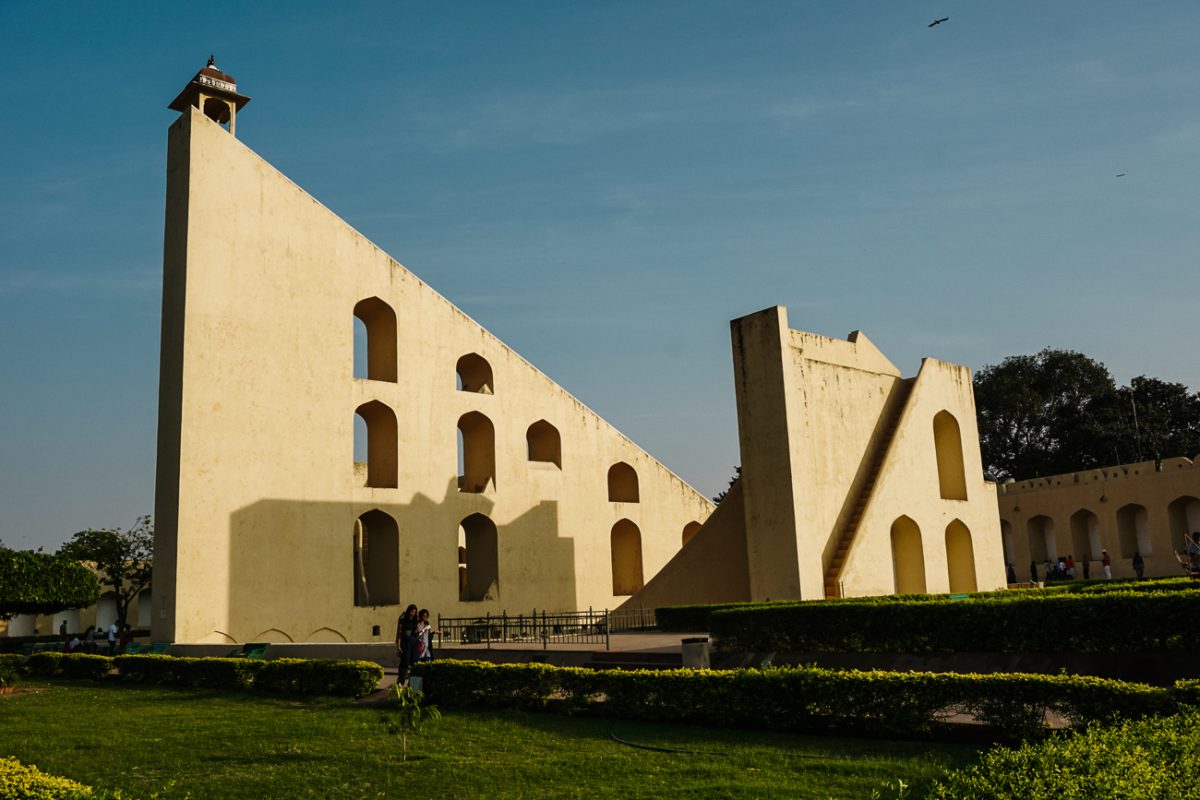 Jantar Mantar betekent rekeninstrument en is een groot openlucht observatorium in het centrum van Jaipur India. 